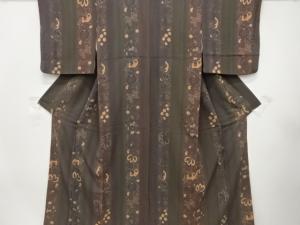 縞に唐花模様　暈し　小紋着物